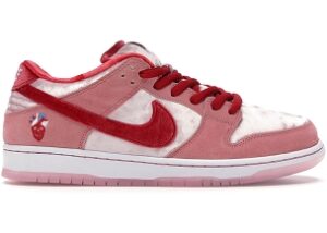 Nike SB Dunk Low StrangeLove Skateboards (Special Box)